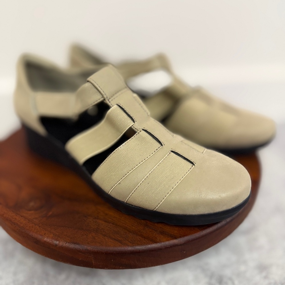 Cloudsteppers by Clarks Women's Caddell Shine sandals.  sizev8‎
